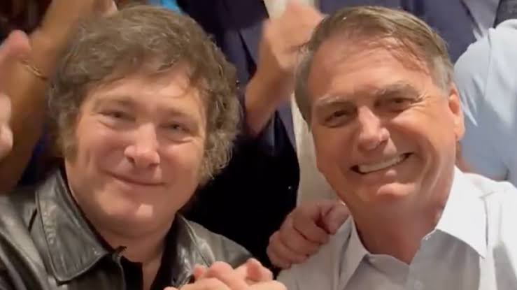 JAVIER MILEI RECEBE VISITA DE BOLSONARO SOB EUFORIA