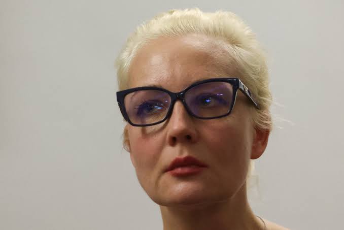 YULIA  NAVALNAYA   DENUNCIA  PUTIN   PELA MORTE DE ALEXEY  COM USO DE NOVICHOK