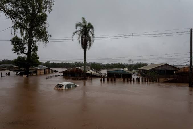 CHUVAS E FRIO ATINGEM O RIO GRANDE DO SUL ASSOLADO PELAS ENCHENTES
