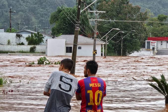 RIO GRANDE DO SUL SOFRE NOVAMENTE COM ENCHENTES