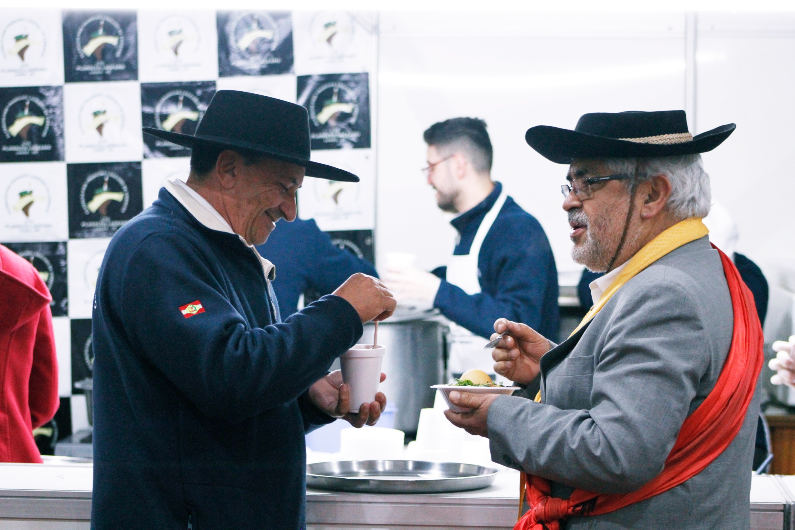 CTGs MANTÊM O TRADICIONALISMO VIVO NA FESTA NACIONAL DO PINHÃO EM LAGES (SC)