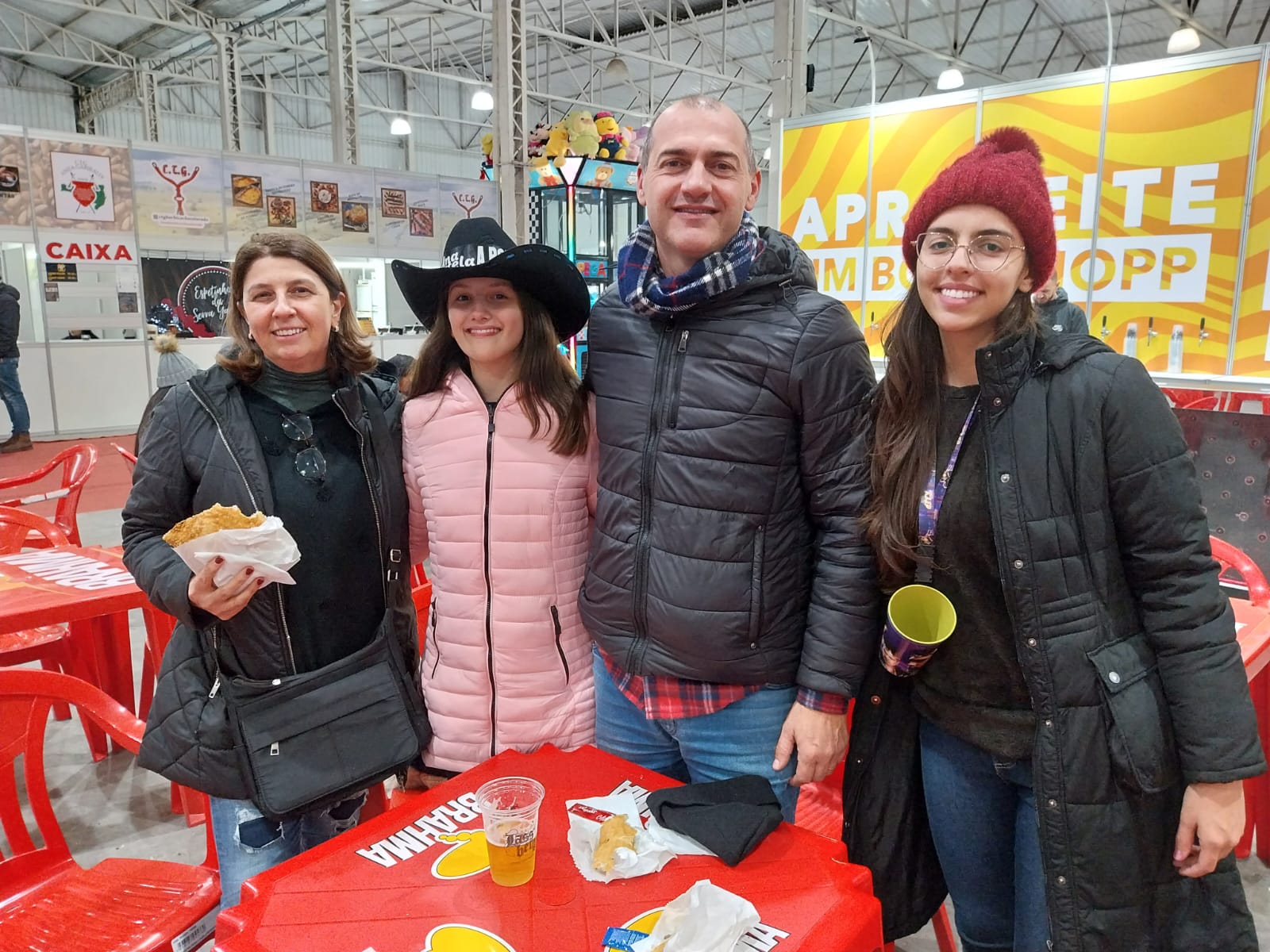 FESTA NACIONAL DO PINHÃO EM LAGES (SC),  ATRAI MILHARES DE VISITANTES