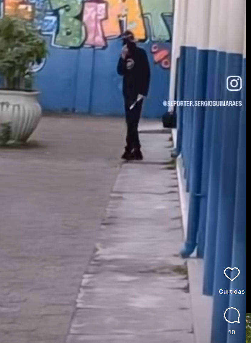 ESTUDANTE É ESFAQUEADO DENTRO DE ESCOLA EM PALHOÇA (SC)