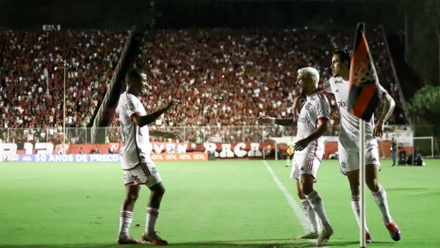 FLAMENGO É LÍDER DO BRASILEIRÃO E O GRÊMIO VENCE VASCO E AVANÇA NA COMPETIÇÃO