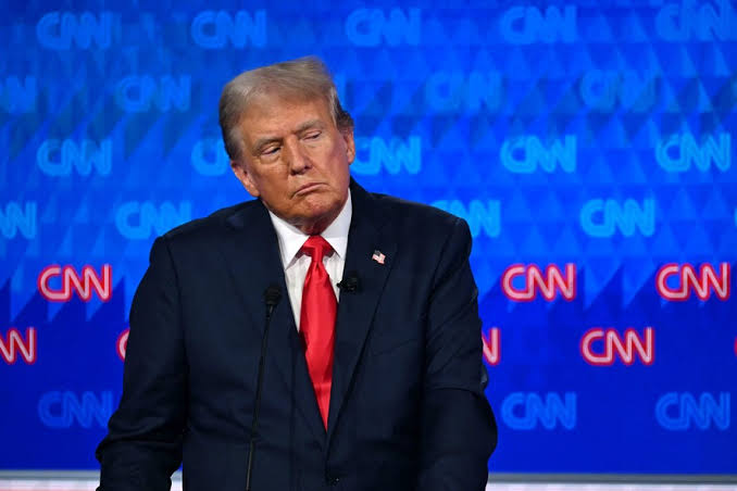 SUPREMA CORTE DOS EUA EVOCA TRUMP COMO " REI ACIMA DA LEI " AO DAR-LHE  IMUNIDADE