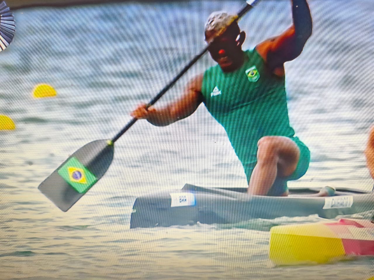 ISAQUIAS QUEIROZ É PRATA NA CANOAGEM  EM PARIS