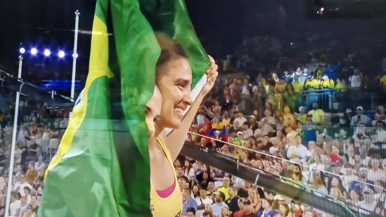 ANA PATRÍCIA E DUDA CONQUISTAM OURO NO VÔLEI DE PRAIA EM PARIS