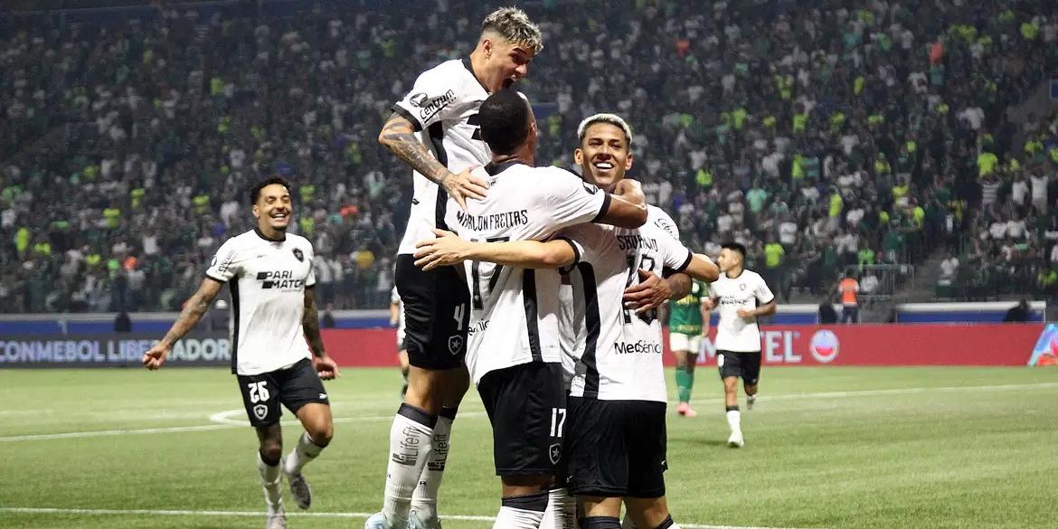 BOTAFOGO DESPACHA  PALMEIRAS COMO FEZ FLUMINENSE CONTRA GRÊMIO PELA LIBERTADORES