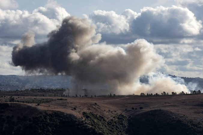 ISRAEL BOMBARDEIA  TERRITÓRIO DO LÍBANO QUE SE PREPARA PARA  GUERRA