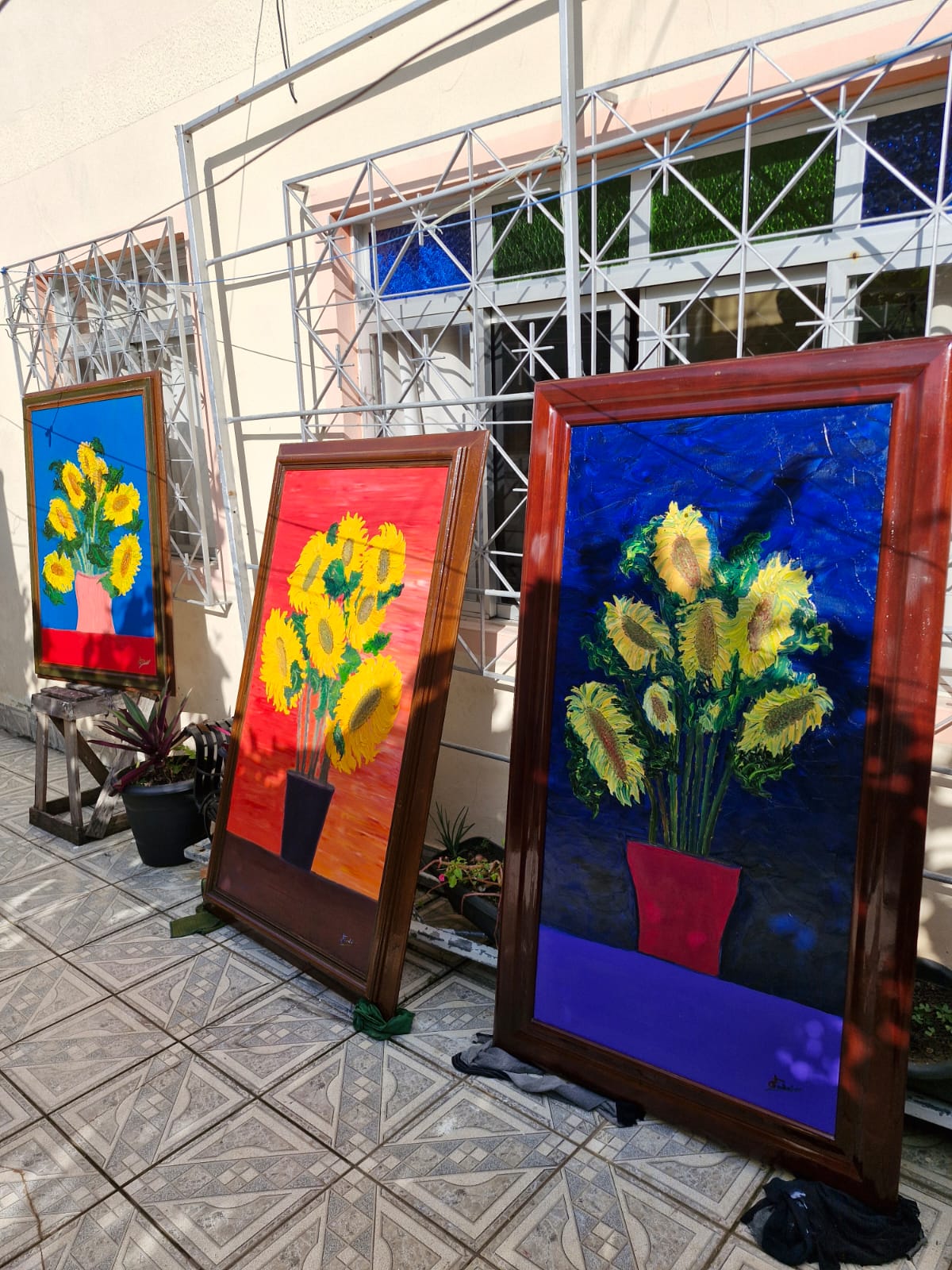 GIRASSÓIS DE JUAN GODOY FORMAM CONJUNTO " INCRÍVEL " DA  ARTE CONTEMPORÂNEA, DIZ YONE KOTINDA