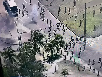 GUERRA NO RIO DE JANEIRO (RJ) ENTRE FACÇÕES E POLÍCIA APAVORA POPULAÇÃO