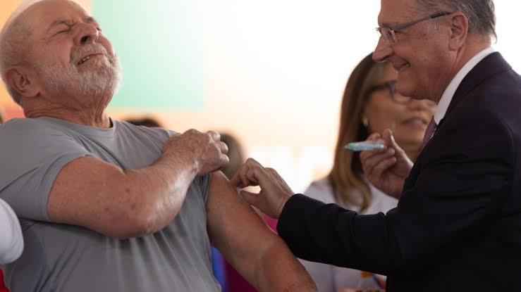 BRASIL SEM ESTOQUE DE VACINAS CONTRA COVID 19. DOENÇA MATA MAIS DE 5 MIL AO ANO NO PAÍS