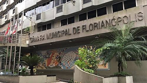 EM SC FARRA DAS DIÁRIAS, AUMENTO  DE  SALÁRIOS  E ATÉ " VALE ALIMENTAÇÃO "  PARA VEREADORES. VEJA: