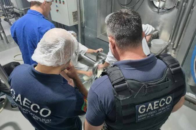 MPRS DEFLAGRA  OPERAÇÃO  " LEITE COMPEN$SADO "  SOBRE O  LEITE COM SODA CAÚSTICA, ÁGUA OXIGENADA