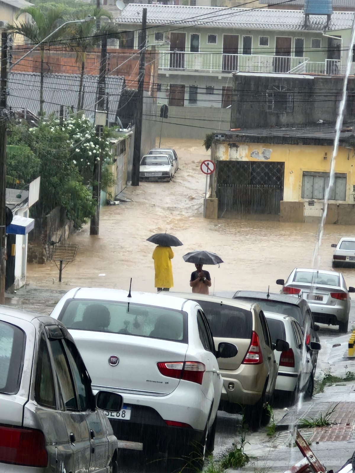 ALAGAMENTOS NO LITORAL DE SC PROVOCA CAOS