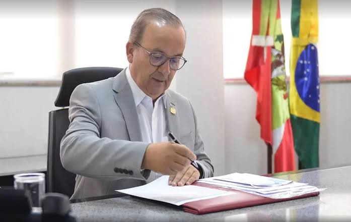 RACHA NO PL DE SC :  GUINADA DE JORGINHO MELLO (PL) COM ALIANÇAS COM A  ESQUERDA