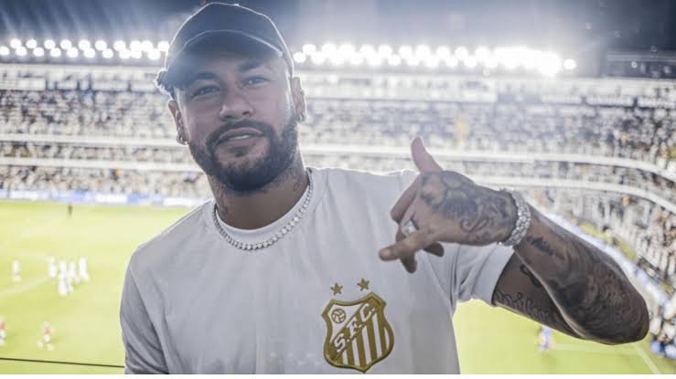 NEYMAR É RECEBIDO COM  FESTA  NA  VILA BELMIRO