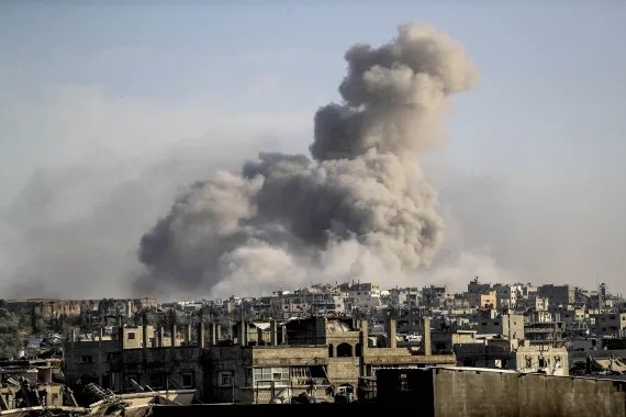 ATAQUE DE ISRAEL EM GAZA EM PLENA SEXTA-FEIRA SANTA MATA 68 PALESTINIANOS.