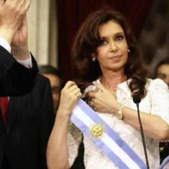 EX-PRESIDENTE DA ARGENTINA; CRISTINA KIRCHNER PODE RUMAR PARA PRISÃO COMUM
