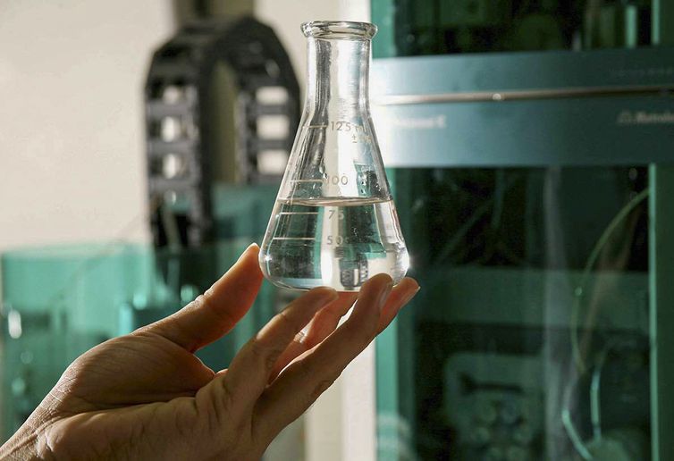 CRIME HEDIONDO : METANOL PROVOCA  MORTES POR INTOXICAÇÃO. INVESTIGAÇÕES SEGUEM POR TODO O BRASIL