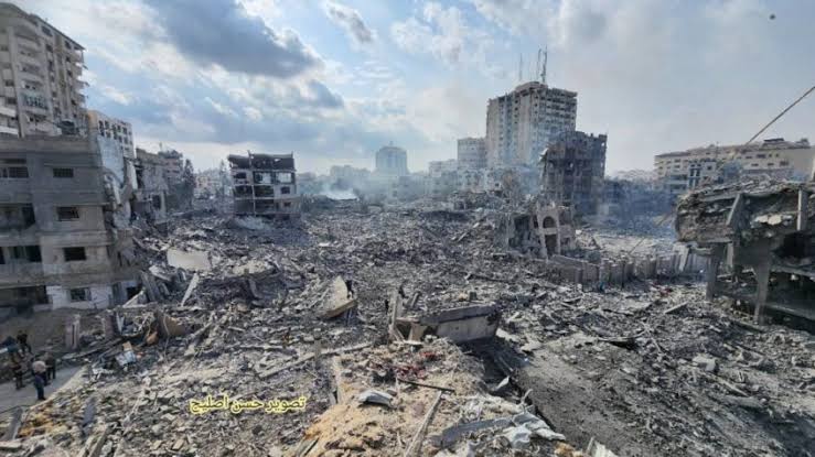HORRORES DA GUERRA  ENTRE  ISRAEL E HAMAS : CRIANÇAS TRITURADAS POR BOMBAS