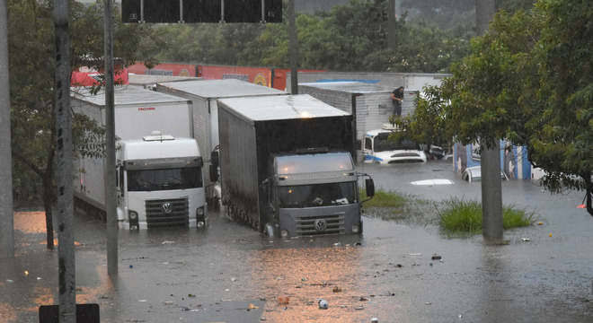 São Paulo (SP), sofre pior temporal dos últimos 37 anos e prejuízos são incalculáveis