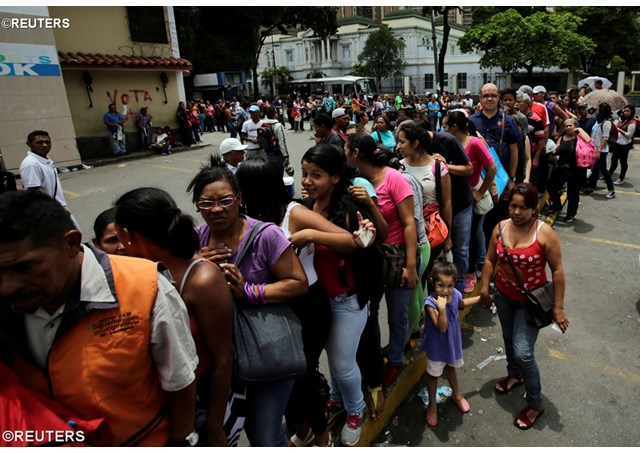 População da Venezuela pede socorro ao mundo diante do regime autoritário e Maduro
