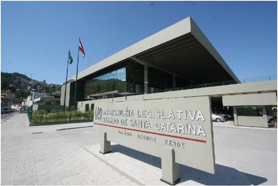 Assembleia de Santa Catarina gasta mais de R$ 3 milhões à saúde de deputado