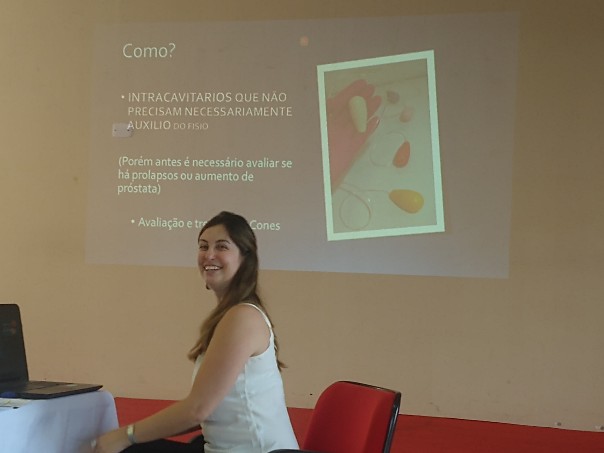 Fisioterapeuta ministra palestra durante encontro da AFLOREM