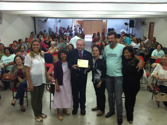 Professores do Distrito Federal, prestam homenagem  ao deputado Onofre