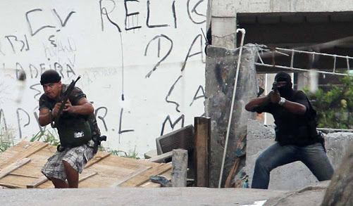 Rio de Janeiro diante verdadeira guerra. Pânico, tiroteios e bloqueios de avenidas