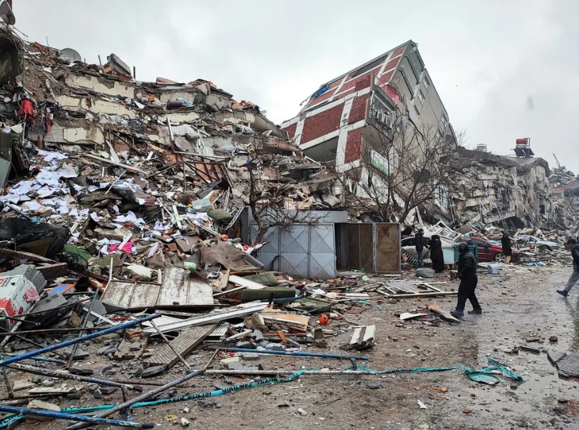 TERREMOTO  DEVASTADOR ATINGE TURQUIA  E SÍRIA 