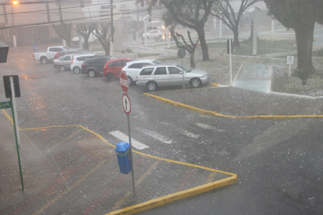 Lages sofre temporal de granizo