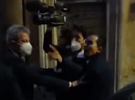 Seriam bandidos protegendo Bolsonaro em Roma ?  Agressões à repórteres mostram isto !