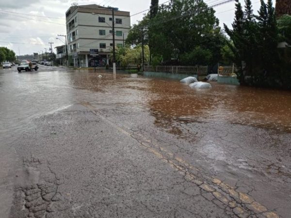 CHUVA TORRENCIAL EM SC CONTINUA CAUSANDO MAIS DANOS