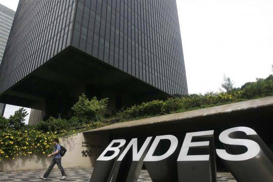 BNDES e caixa-preta à ser desvendada. Cuba deve US$ 40 milhões - dinheiro dado durante governo petista. Puro calote