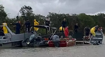 Tempestade com ventos fortes na região do Pantanal. Um barco naufragou