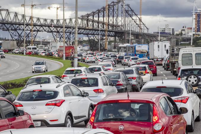 FLORIANÓPOLIS COM GRAVES PROBLEMAS AMBIENTAIS E MOBILIDADE  URBANA
