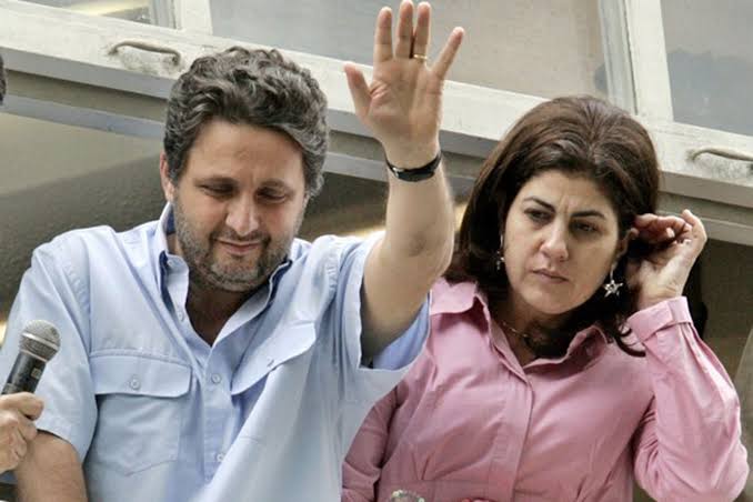 Em pleno \"Dia das Flores \", Justiça determina novamente a prisão do casal Rosinha e Anthony Garotinho e Praças gritam \" Bolsonaro traidor \". Veja: