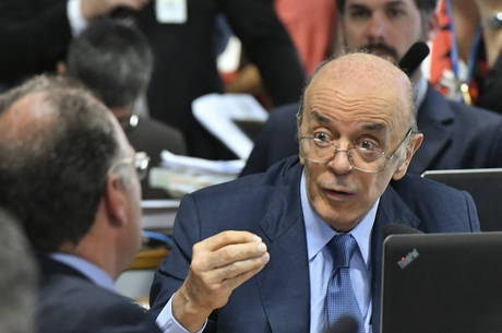 Decisão do presidente do STF em impedir  PF fazer buscas e apreensões no gabinete do senador Serra (PSDB), diz o quê ? estranha decisão inédita no país