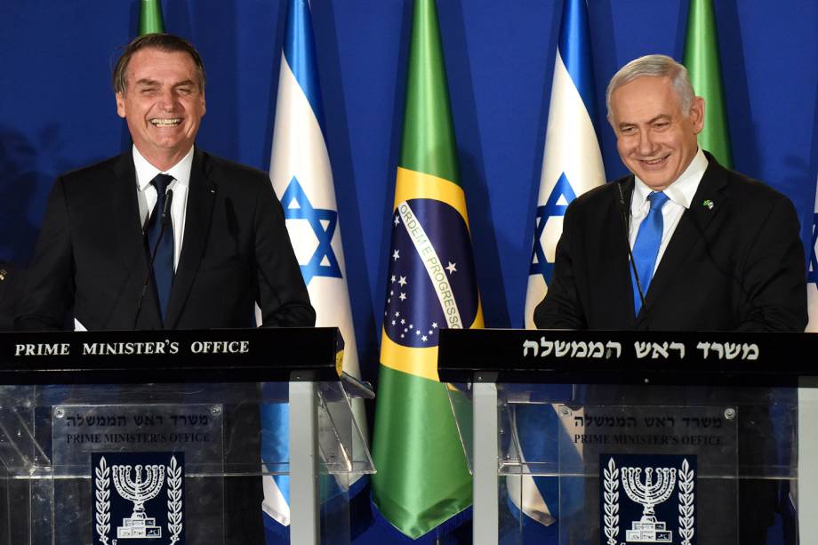 Após cogitar transferir embaixada, Bolsonaro anuncia escritório comercial em Jerusalém