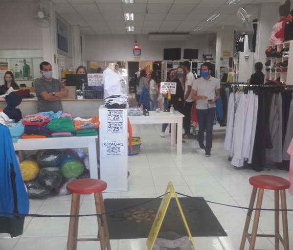Em São José (SC),  aglomerações no comércio lojista preocupa diante riscos da Covid -19. Falta fiscalização