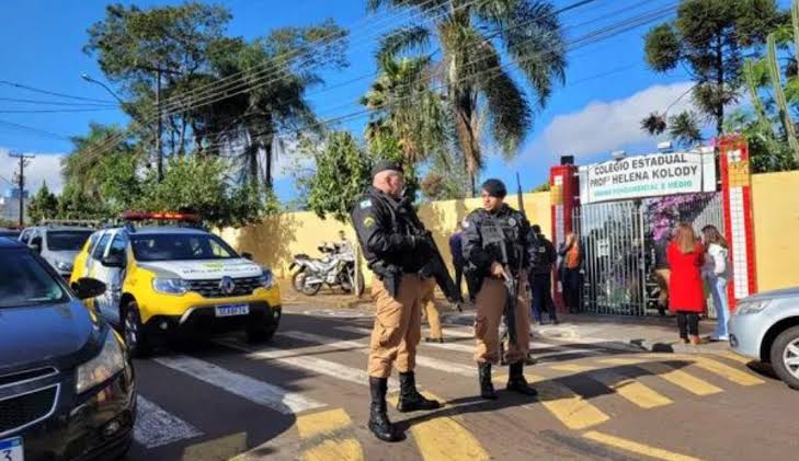 EX-ALUNO INVADE COLÉGIO  MATA ESTUDANTE E FERE OUTRO GRAVEMENTE