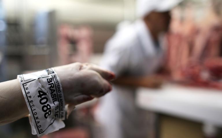 China pode suspender carne brasileira após Operação da Polícia federal \" Porteira Aberta \". Fraudes em abates sem inspeção sanitária na JBS