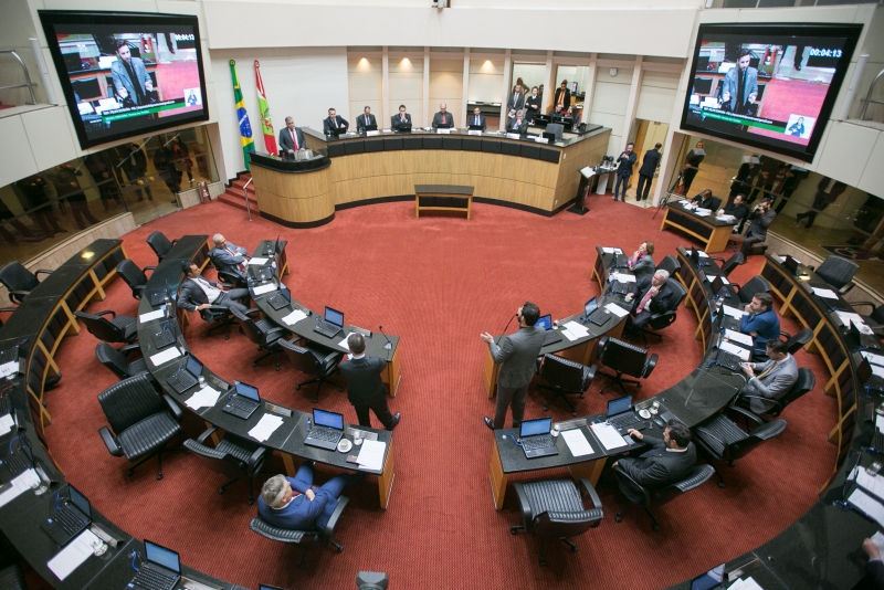 Rejeitada nova aposentadoria para deputados e comissionados da Alesc em Santa Catarina