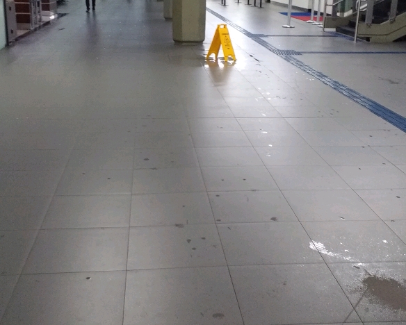 Não posso receber uma obra que tenha goteiras \", disse Colombo (PSD). Mesmo assim, entregou obra que logo apresentara goteiras
